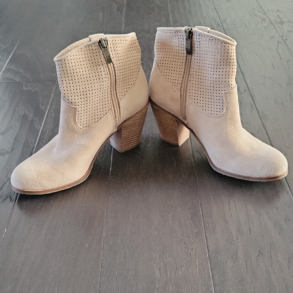 Vince Camuto Cream Ankle Booties with Sleek Design